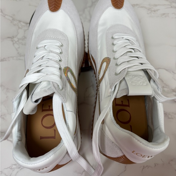 A-1CS-5: GYM SHOES: White & Tan Sneakers w/Iridescent Ribbon Accent, Unisex,NWOT - Picture 9 of 16